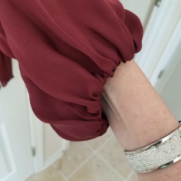 L'AGENCE 100% Silk Blouse w/Bell Sleeves Sz Large - Picture 3 of 7